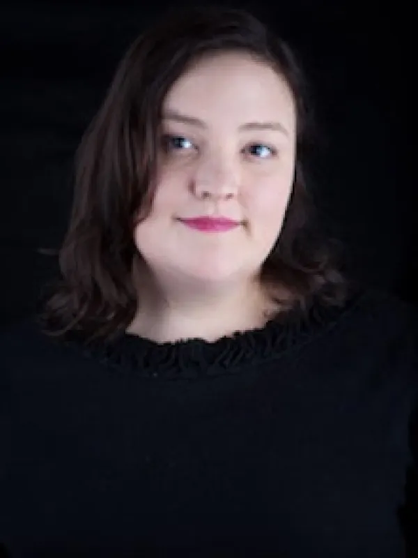 Laura headshot